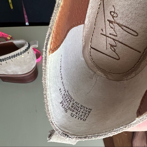 Latigo Anthropologie Tan Suede Studded Low Boots Size 9 1/2 US - Picture 6 of 9